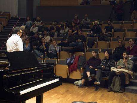 El tenor Ramón Vargas da una masterclass a los alumnos de la Academia de la SMR