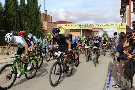 Israel Fernández y Carla Fernández conquistaron en Horcajo de Santiago la III Marcha MTB ‘Tierra de Vítor’