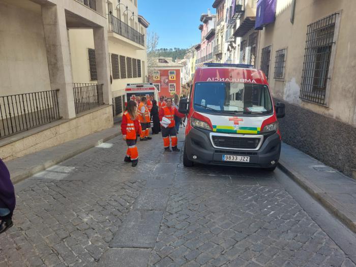 Cruz Roja monta con un dispositivo sanitario especial durante el Domingo de Ramos