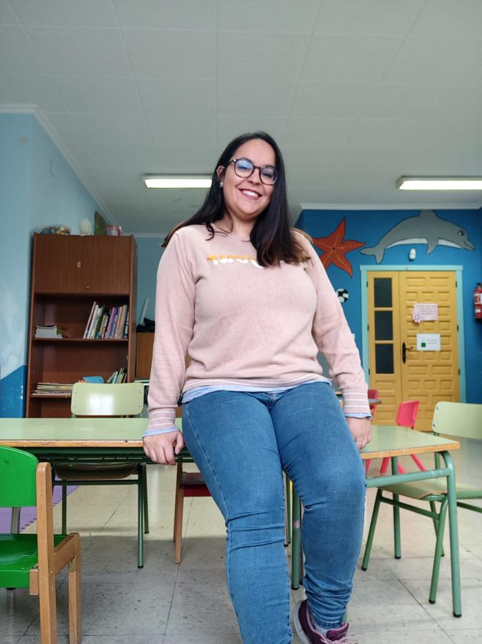 Silvia Ventaja, maestra de Educación Primaria, es la nueva vecina de Enguídanos encargada de estos dos servicios
