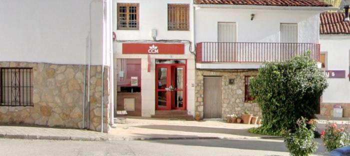Antigua oficina de la Caja Castilla-La Mancha en Tragacete