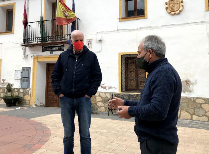 Rodríguez visita Huélamo y conoce las actuaciones del Camino Natural del Júcar