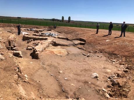 La alcaldesa de El Cañavate pide a la Diputación que invierta en una segunda fase de excavación y protección en las termas romanas