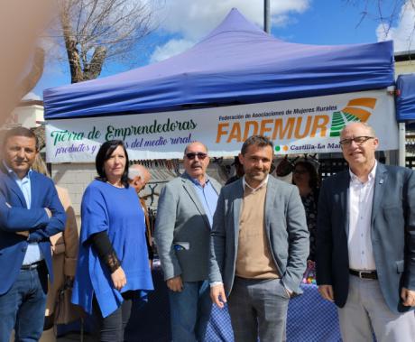 Tierra de emprendedoras recorre ya plazas y pueblos de la región