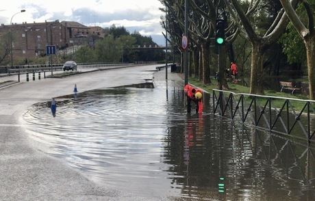 Los bomberos realizan tres intervenciones a causa de la tormenta