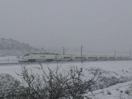 La nieve obliga a suprimir los últimos cuatro AVE de Madrid-Cuenca-Valencia