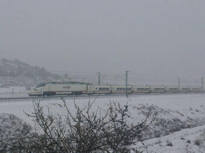 La nieve obliga a suprimir los últimos cuatro AVE de Madrid-Cuenca-Valencia