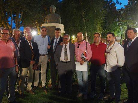 Miguel Ángel Perera recibe el primer Trofeo Chicuelo II por el torero triunfador de la Feria de San Julián 2016