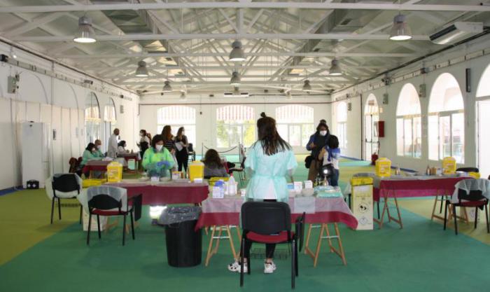 Sanidad ha administrado la primera dosis de la vacuna contra el COVID-19 a cerca de 15.000 profesionales del ámbito docente