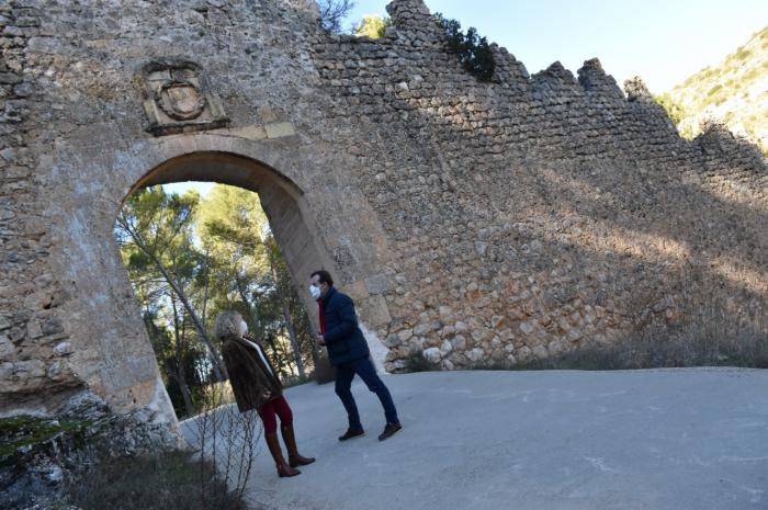 Las obras para actuar en la muralla de Alarcón con una inversión de 200.000 euros ya están adjudicadas