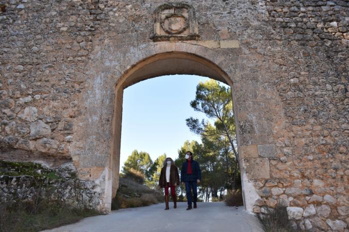 Las obras para actuar en la muralla de Alarcón con una inversión de 200.000 euros ya están adjudicadas