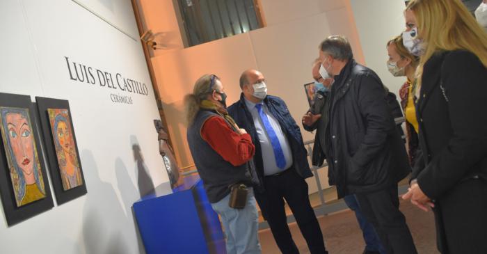 La Sala de Exposiciones del Edificio Iberia acoge la muestra ´Cerámicas´ del ceramista Luis del Castillo