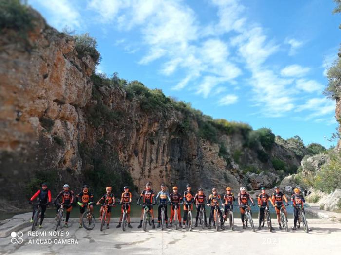 El equipo deportivo Nutriobelix celebra su VIII bajada Iniesta-Cullera con 18 participantes