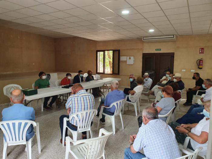 La Diputación presenta a los vecinos de Villar de Cantos el proyecto de desarrollo de redes de abastecimiento de agua