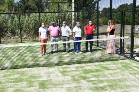 Huelves cuenta desde hoy con una nueva pista de pádel