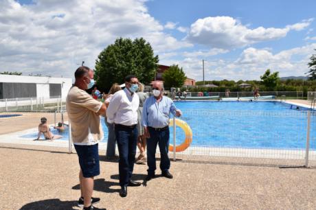 Diputación invierte 39.000 euros en reformar la piscina de Landete y construir un frontón en Manzaneruela