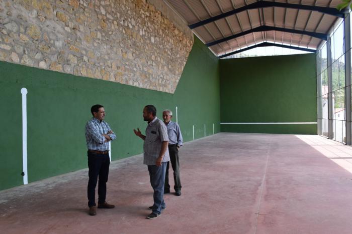 La Diputación invierte 15.000 euros para mejorar y acondicionar el frontón de Santa María del Val