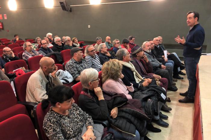 El Ayuntamiento inicia con los artistas plásticos locales la puesta en marcha de un Paseo del Arte