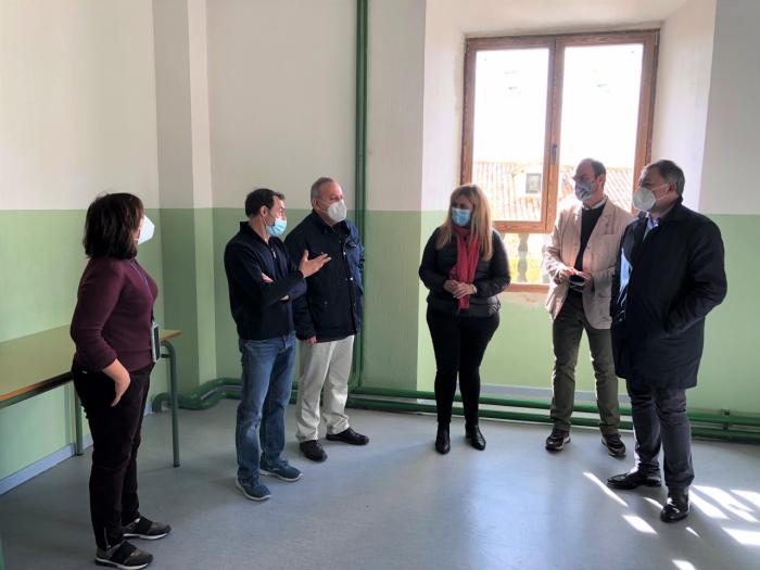 En marcha la sustitución de medio centenar de ventanas en el colegio ‘El Carmen’