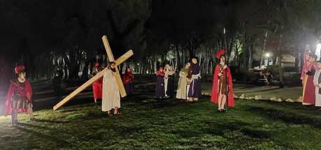 El barrio de Fuente del Oro volverá a convertirse en Vía Dolorosa este viernes y sábado gracias al Vía Crucis Viviente