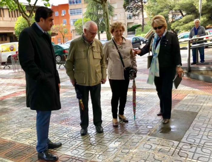 Mariscal informa a los vecinos de Casablanca de las actuaciones previstas para el Barrio