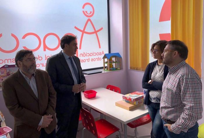 Mariscal visita la nueva sede de la Asociación Provincial de Autismo