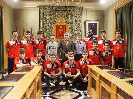 Mariscal felicita al equipo cadete que quedó campeón de la Copa de España de voleibol disputada en Guadalajara