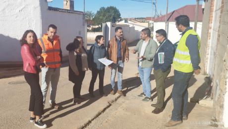 Se inician las obras de renovación de tuberías y contadores inteligentes en Los Hinojosos