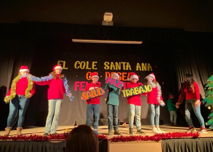 El colegio Santa Ana transmite un mensaje de amistad, cariño y solidaridad en su Festival de Navidad
