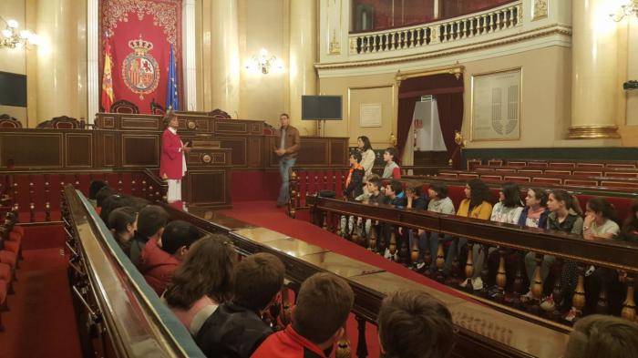 Alumnos del colegio de Santa Ana visitan el Senado