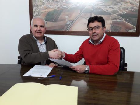 Firmado el convenio entre el Ayuntamiento de Mota y la Hermandad de Santa Rita para la celebración de sus fiestas