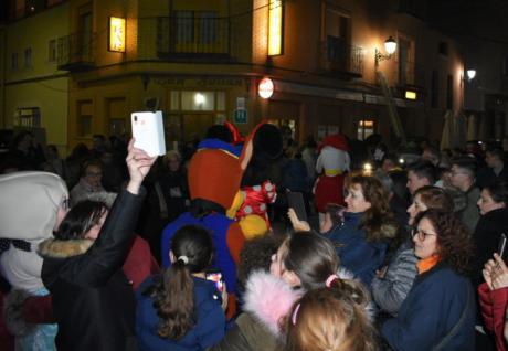 El Herrumblar enciende la Navidad ante una multitud de vecinos y visitantes