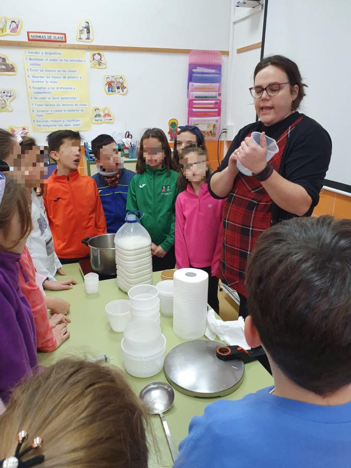 El Ayuntamiento de Mota del Cuervo continúa sus talleres en los colegios