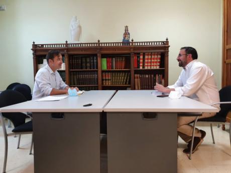La Confederación de Empresarios traslada al Ayuntamiento su apoyo en su proyecto de conciliación familiar este verano