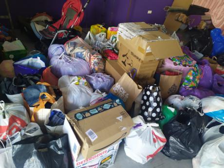 La Hermandad de Jesús Nazareno recoge más de 400 kg de comida y productos de primera necesidad para los Servicios Sociales