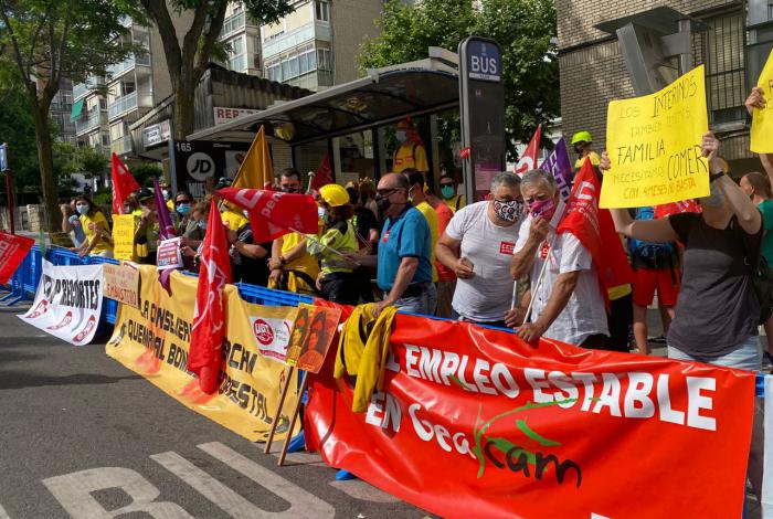 Los trabajadores de Geacam llevan sus protestas al acto del Día de la Región