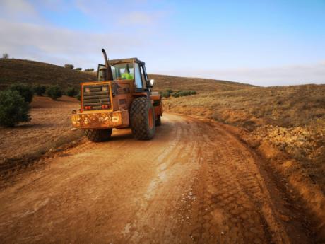 Nuevos trabajos de reparación de caminos rurales en Mota del Cuervo