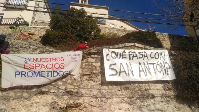 Los vecinos de San Antón galardonan con tres premios al alcalde por su película ‘Mucho ruido y pocas nueces’