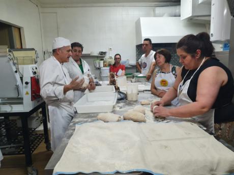 Los panaderos de AFEPAN conocen nuevas técnicas de la mano de Florindo Fierro