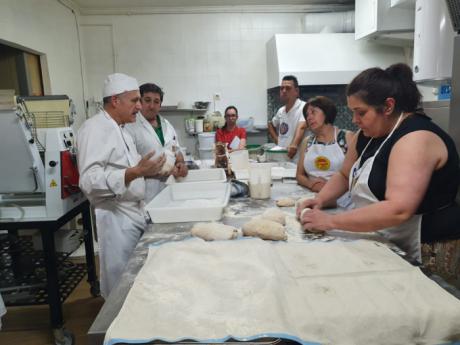 Los panaderos de AFEPAN conocen nuevas técnicas de la mano de Florindo Fierro