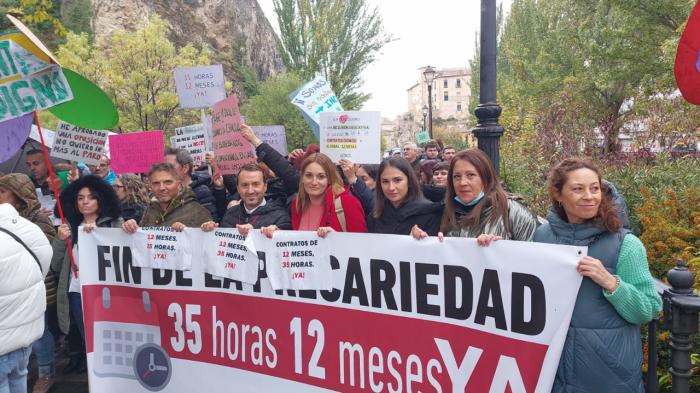 Alrededor de 600 auxiliares técnicos educativos, especialistas en Lengua de Signos y personal de cocina se concentran en Cuenca para exigir el fin de su precariedad laboral 