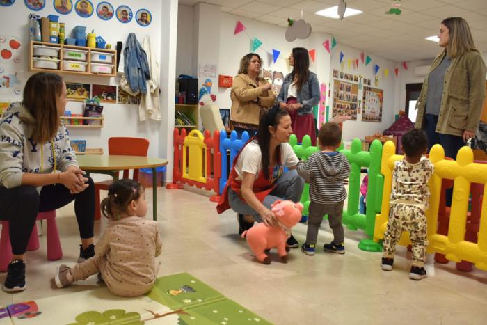Diputación y Junta ayudan con 525.000 euros a 96 ayuntamientos en servicios de conciliación familiar