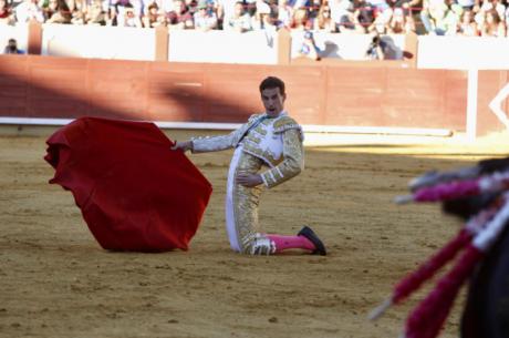 Fernando Adrián recoge el premio como triunfador de la Feria de San Julián