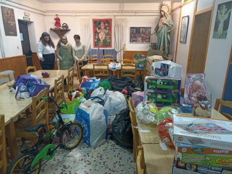 El AMPA de Villar de Olalla entrega juguetes a Cáritas del Cristo del Amparo
