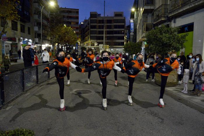 La música y el baile del Festival de Otoño atraen la atención hacia el centro de la ciudad en pleno Black Friday