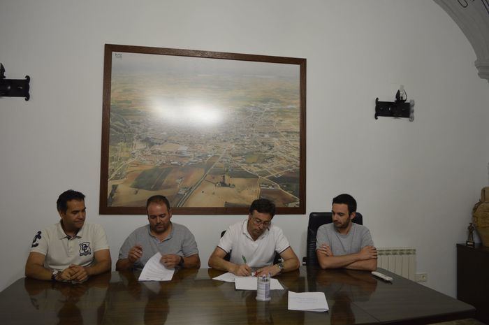 La Asociación Musical Moteña y el Ayuntamiento de Mota del Cuervo firman convenio de colaboración