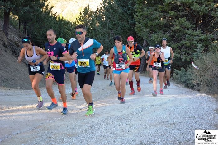 Israel Fernández y María Jesús Algarra repiten triunfo en el VI Trail Salvacañete “Alto Arambio”