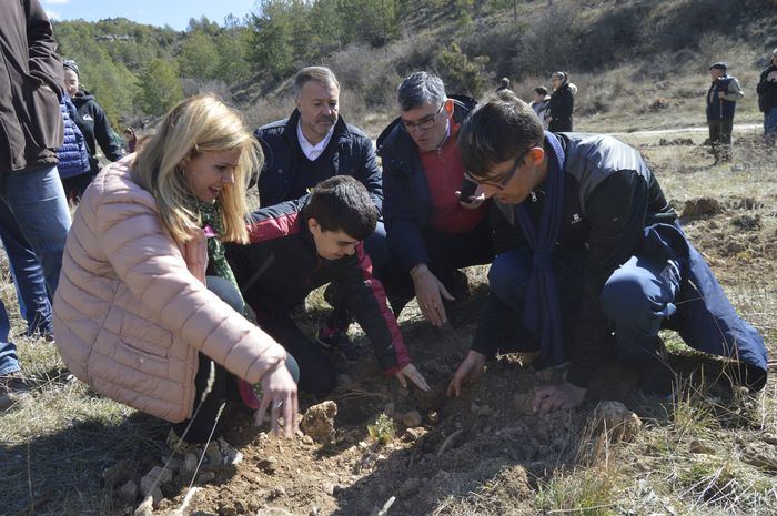 La Junta conmemora el Día Mundial Forestal con una actividad de reforestación en la que han participado más de un centenar de personas