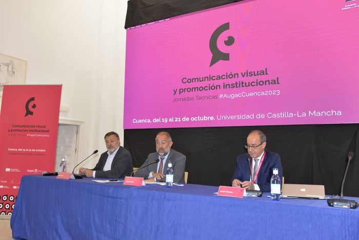 Profesionales de la comunicación universitaria actualizan conocimientos en producción audiovisual y promoción institucional en Cuenca