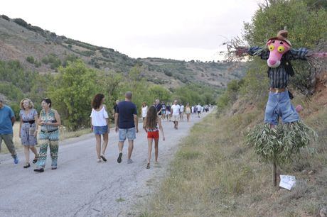 La Asociación Cultural de Torrejoncillo del Rey recupera los espantapájaros en su paisaje